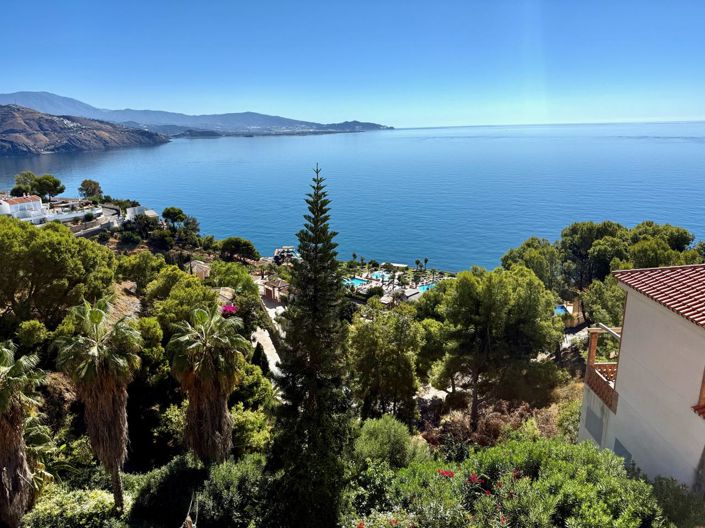 Image No.8-4 Bed Property for sale