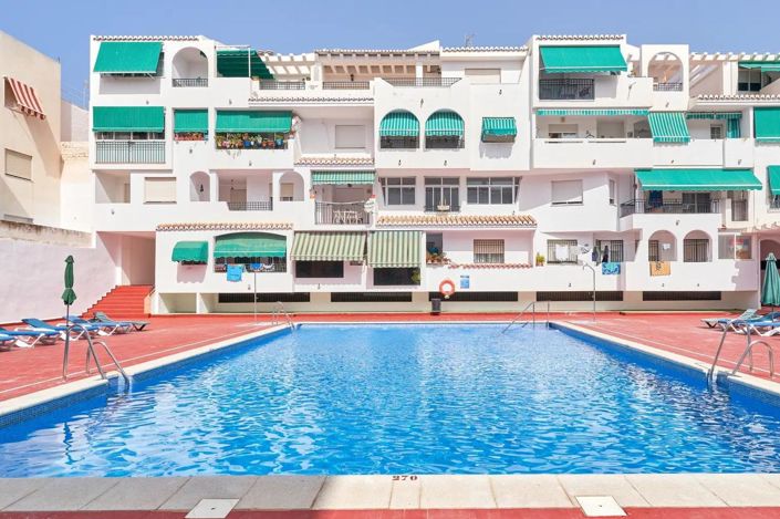 Image No.1-4 Bed Property for sale