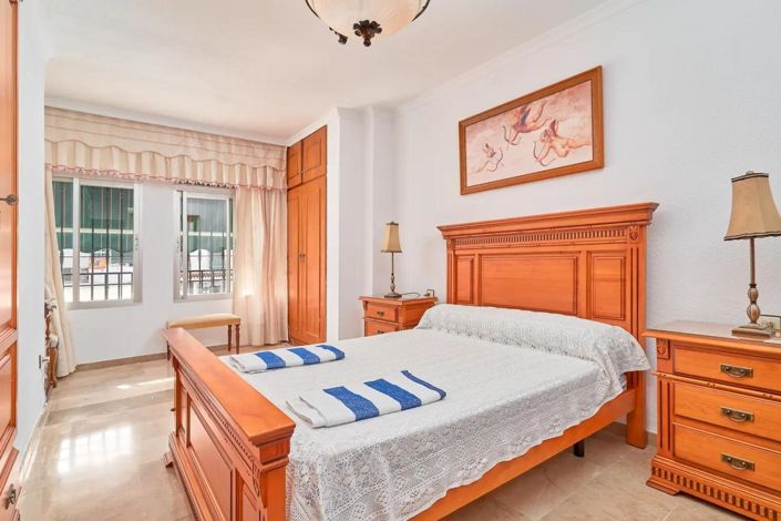 Image No.13-4 Bed Property for sale