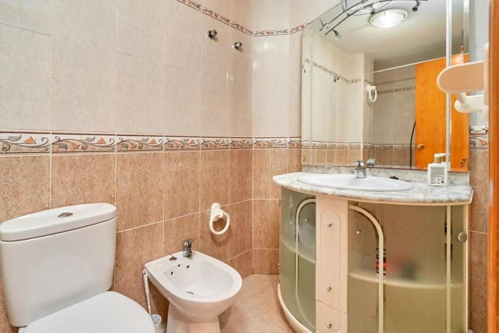 Image No.15-4 Bed Property for sale