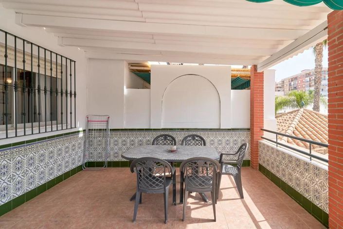 Image No.4-4 Bed Property for sale