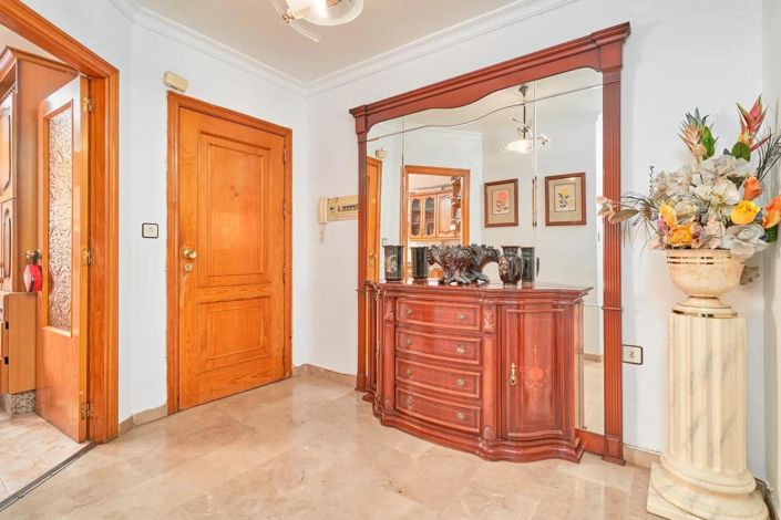 Image No.8-4 Bed Property for sale