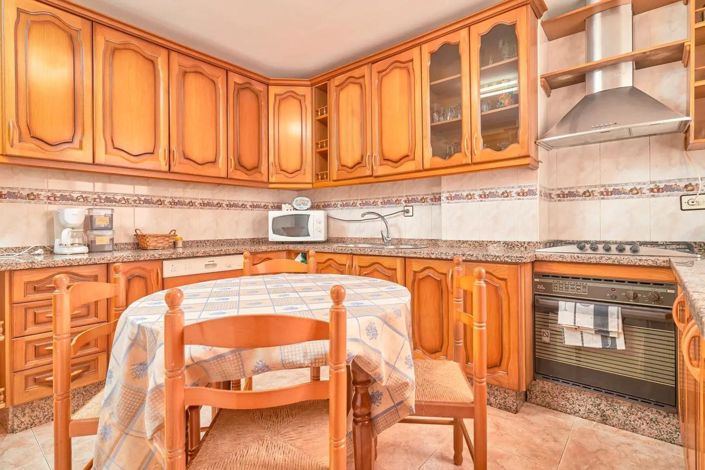 Image No.9-4 Bed Property for sale