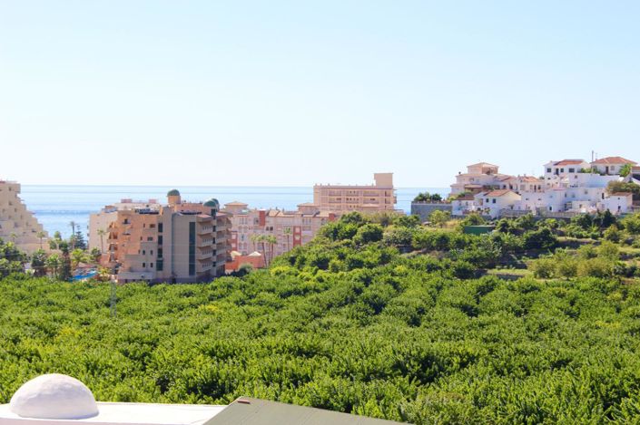 Image No.4-4 Bed Property for sale