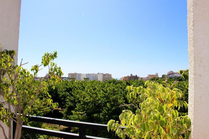 Image No.41-4 Bed Property for sale