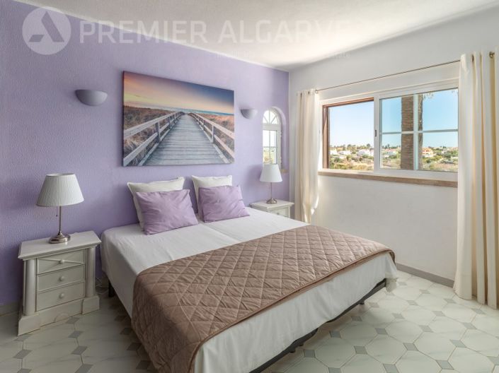 Image No.20-6 Bed House for sale