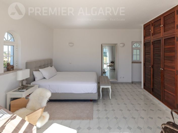 Image No.32-6 Bed House for sale