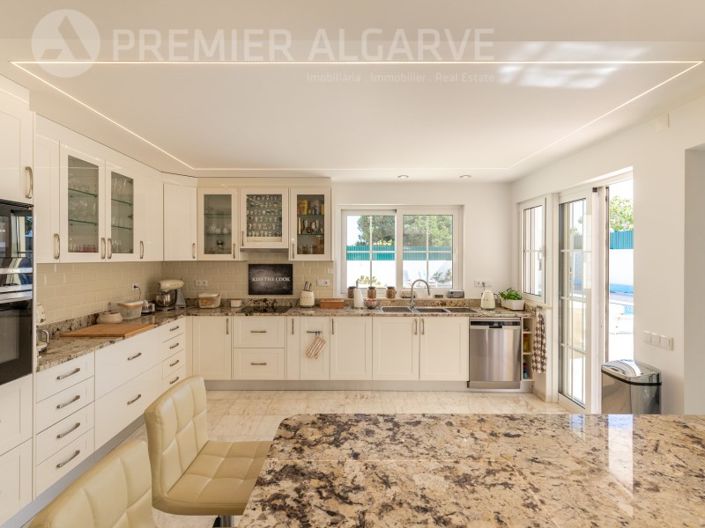 Image No.36-6 Bed House for sale