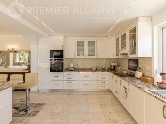 Image No.37-6 Bed House for sale