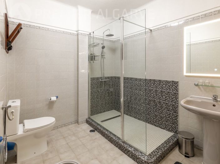 Image No.53-6 Bed House for sale