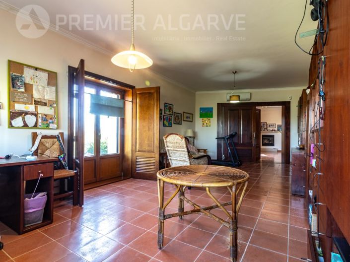 Image No.12-5 Bed House for sale