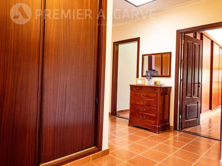 Image No.16-5 Bed House for sale