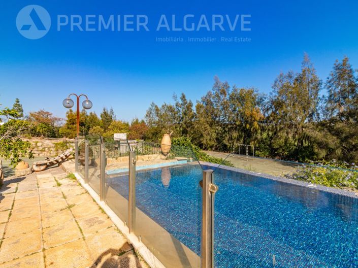 Image No.1-5 Bed House for sale