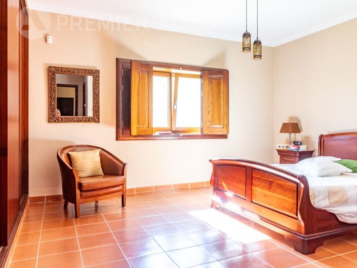 Image No.20-5 Bed House for sale