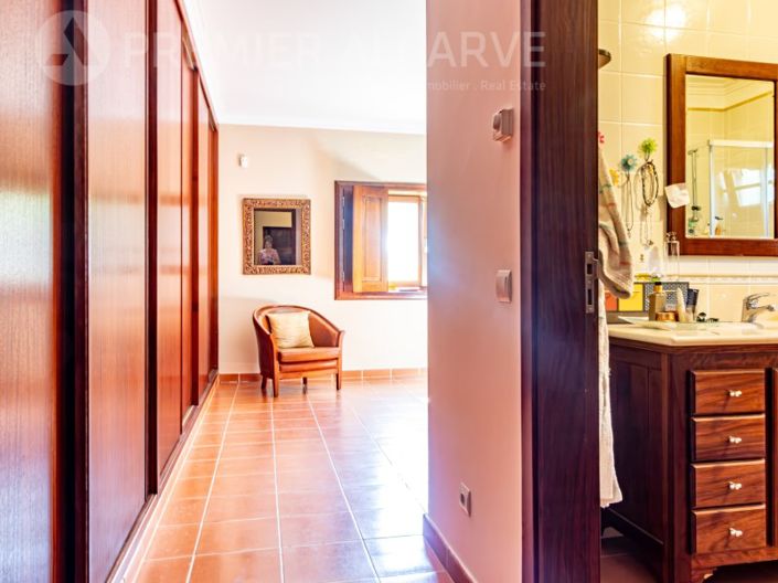 Image No.21-5 Bed House for sale