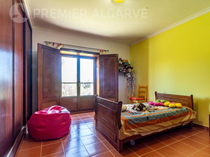 Image No.24-5 Bed House for sale