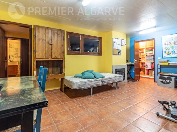 Image No.25-5 Bed House for sale