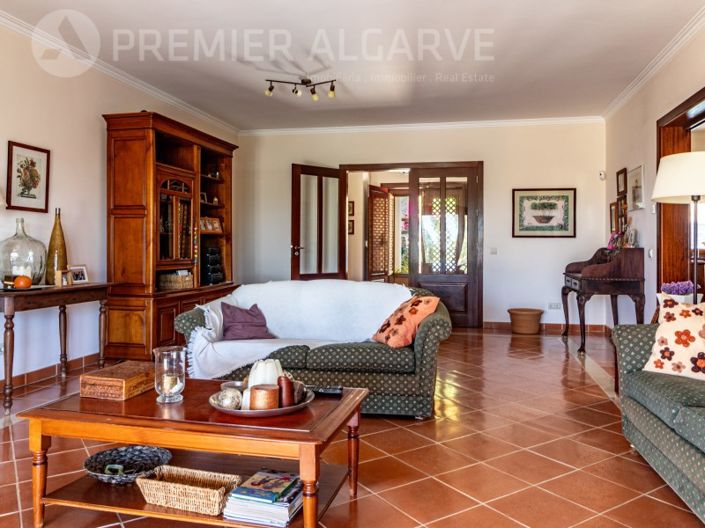 Image No.7-5 Bed House for sale