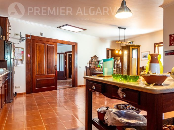 Image No.9-5 Bed House for sale