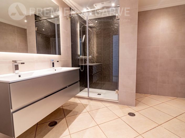 Image No.28-6 Bed House for sale