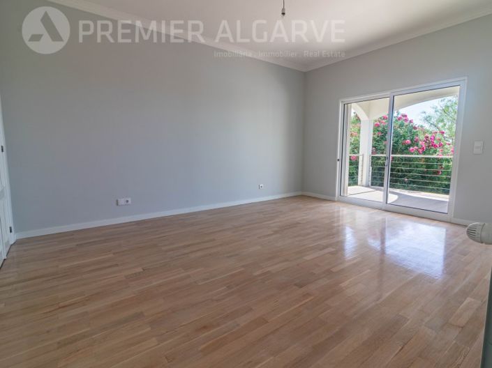 Image No.29-6 Bed House for sale