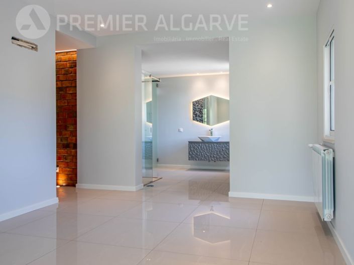 Image No.30-6 Bed House for sale