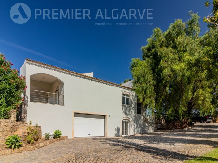 Image No.8-6 Bed House for sale