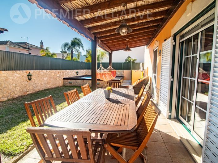 Image No.1-3 Bed House for sale