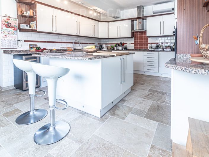 Image No.19-5 Bed House for sale