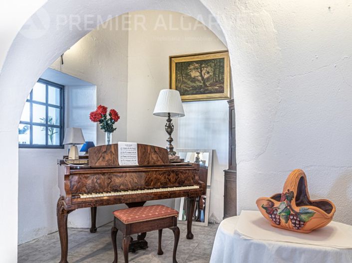 Image No.21-5 Bed House for sale