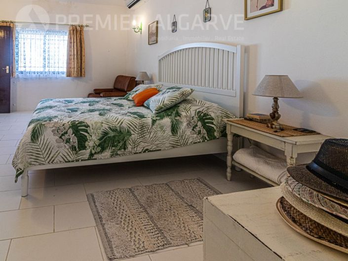 Image No.24-5 Bed House for sale