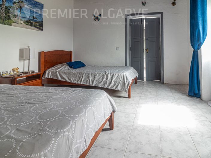 Image No.28-5 Bed House for sale