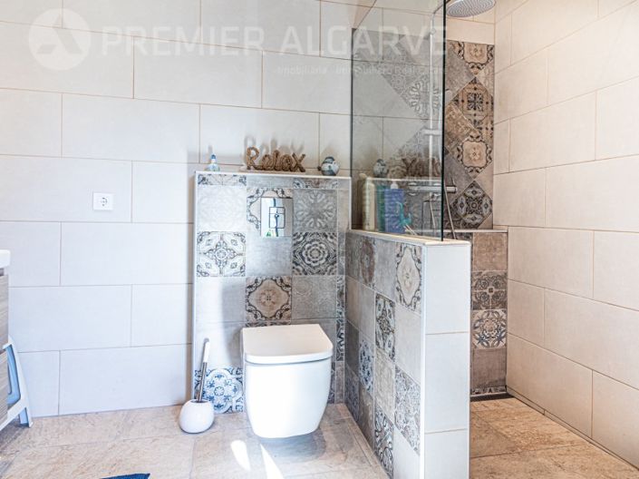 Image No.30-5 Bed House for sale