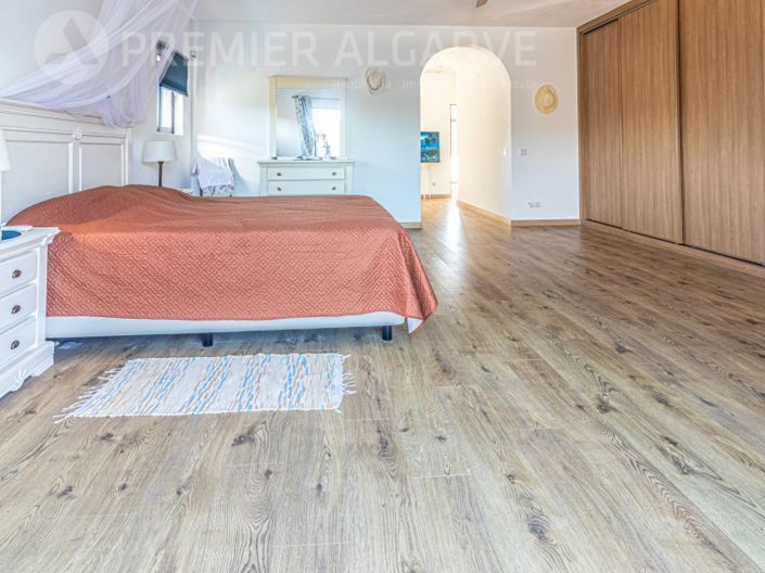 Image No.34-5 Bed House for sale