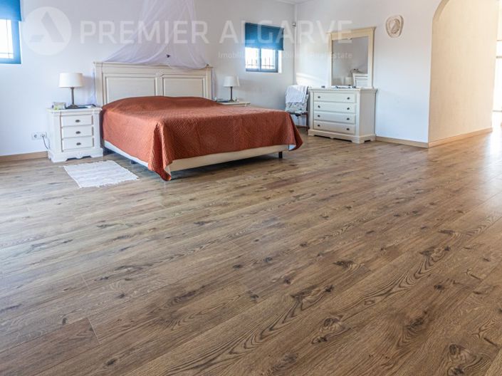 Image No.35-5 Bed House for sale