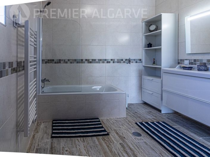 Image No.37-5 Bed House for sale