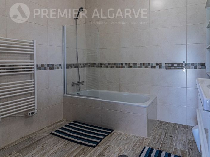 Image No.38-5 Bed House for sale