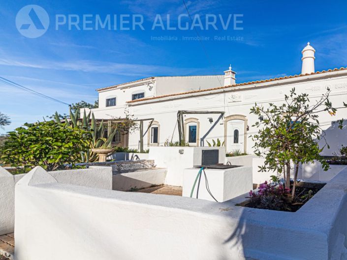 Image No.6-5 Bed House for sale