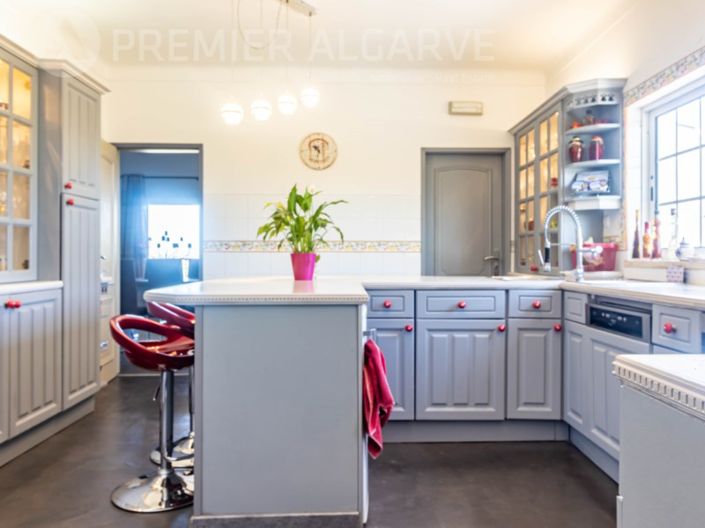 Image No.12-3 Bed House for sale