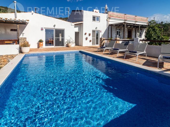 Image No.1-6 Bed House for sale