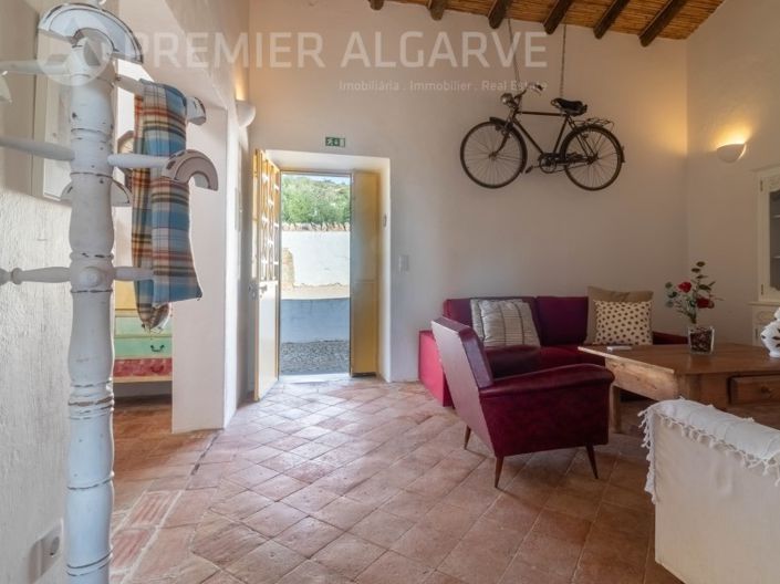 Image No.24-6 Bed House for sale