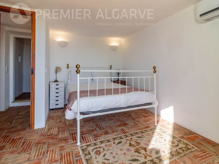 Image No.27-6 Bed House for sale