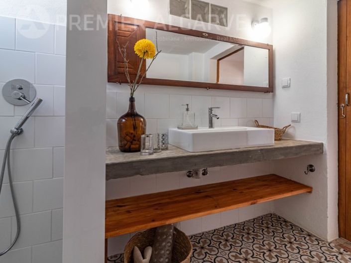 Image No.28-6 Bed House for sale