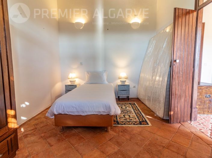 Image No.31-6 Bed House for sale