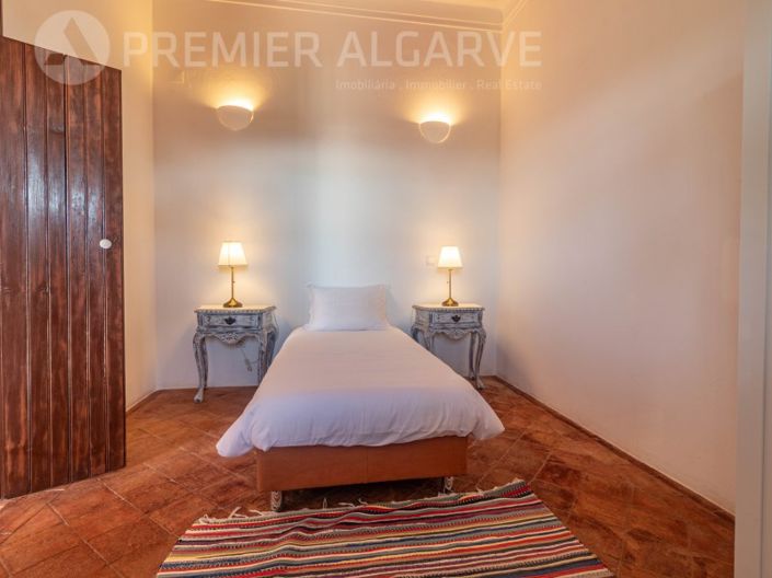 Image No.32-6 Bed House for sale