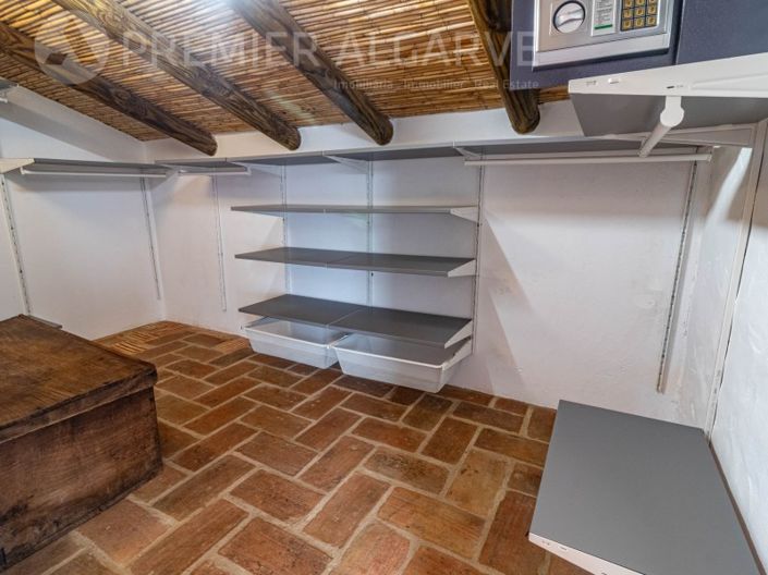 Image No.37-6 Bed House for sale