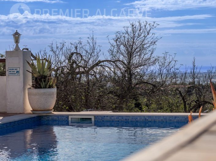 Image No.40-6 Bed House for sale