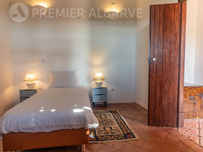 Image No.41-6 Bed House for sale