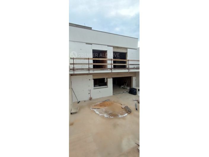 Image No.3-3 Bed House for sale