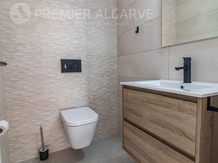 Image No.11-5 Bed House for sale